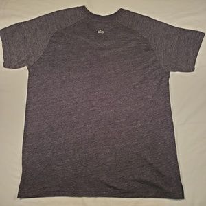 ALO Yoga Shirts - Alo Yoga Ragland Crew Neck T Charcoal heathered L ALO Yoga Shirts - Alo Yoga Ragland Crew Neck T Charcoal heathered L